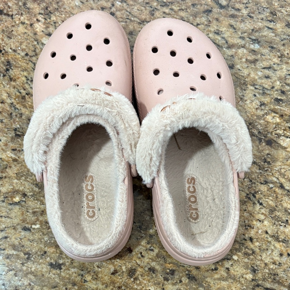 CROCS Blush Fuzzy Lined Clogs